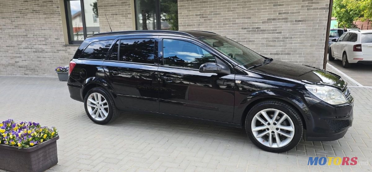 2008' Opel Astra photo #4