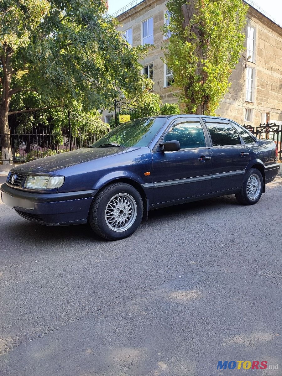 1995' Volkswagen Passat photo #1