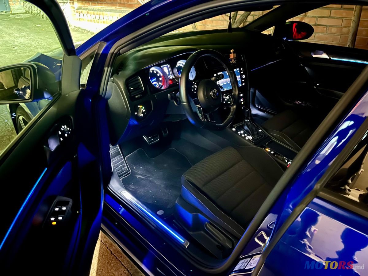 2019' Volkswagen Golf photo #4