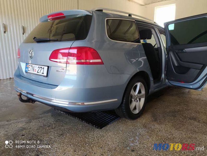 2011' Volkswagen Passat photo #3