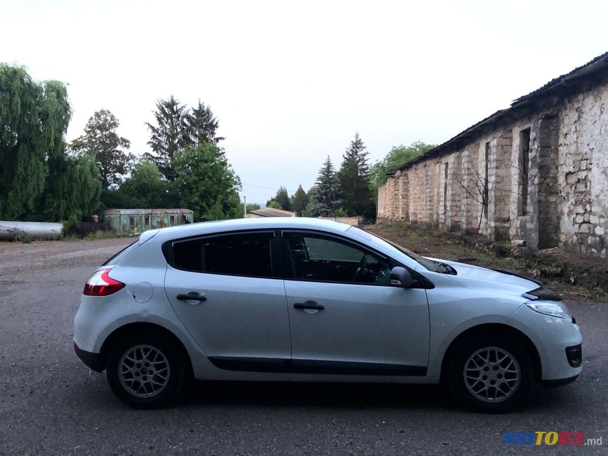 2012' Renault Megane photo #4