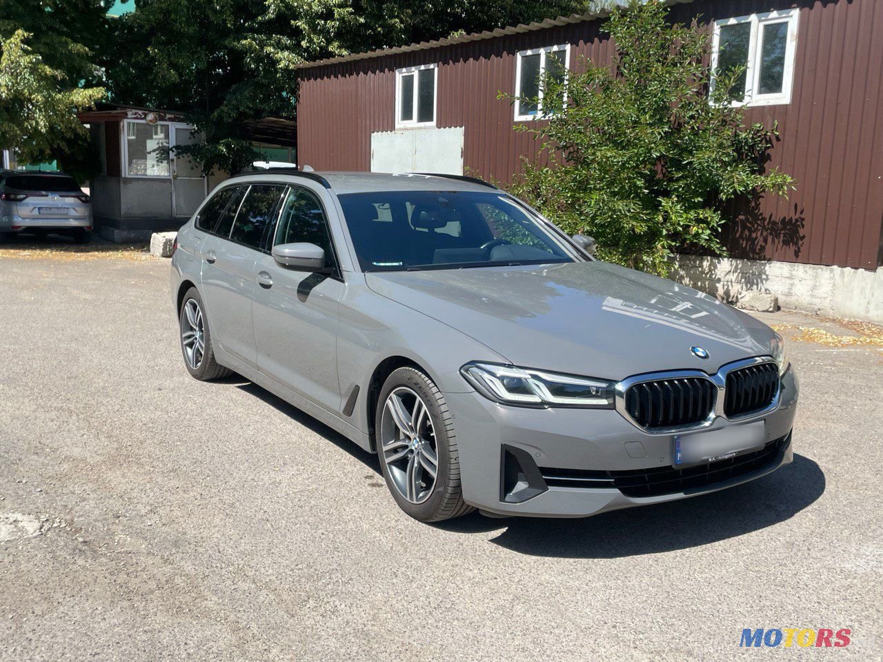 2021' BMW 5 Series photo #1