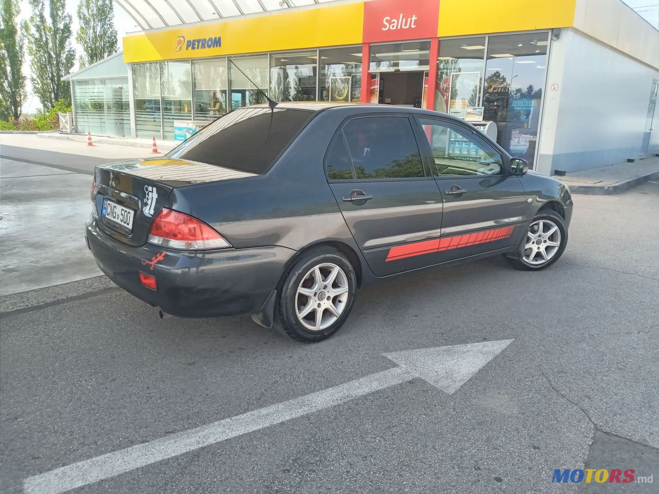 2004' Mitsubishi Lancer photo #3