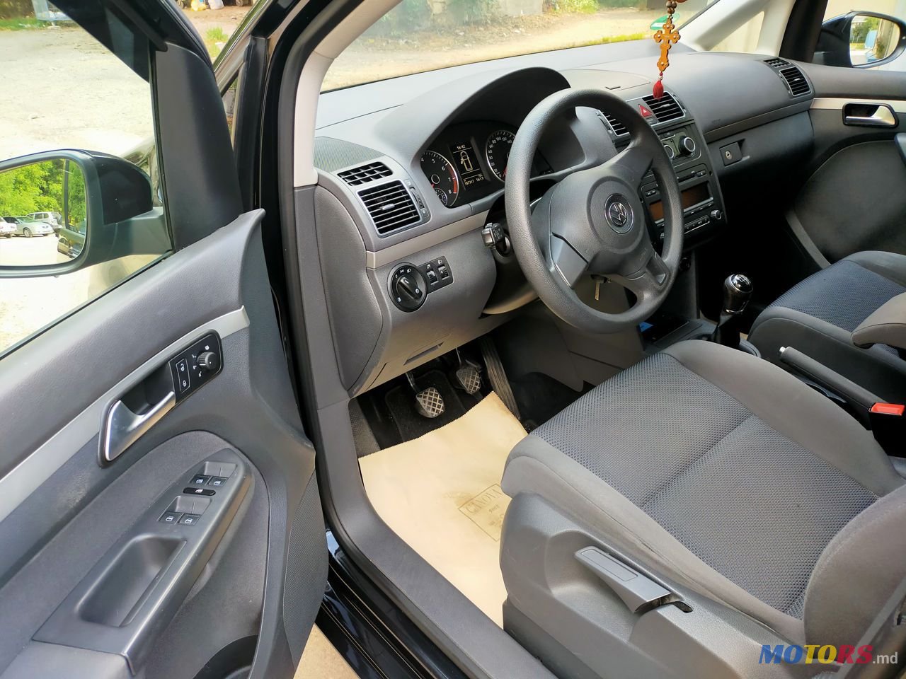 2013' Volkswagen Touran photo #6