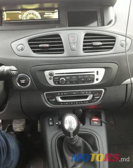 2014' Renault Grand Scenic photo #2