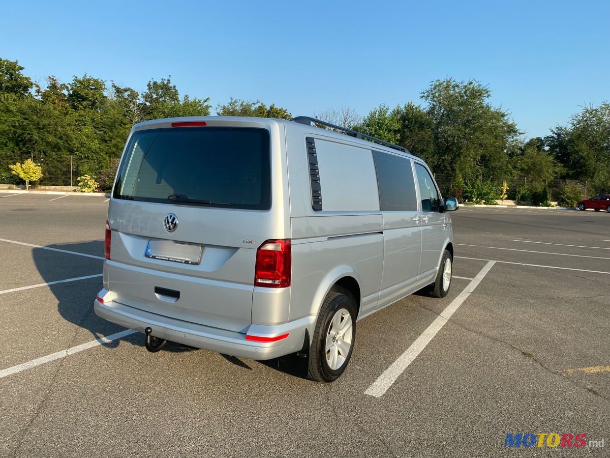 2017' Volkswagen Transporter photo #4