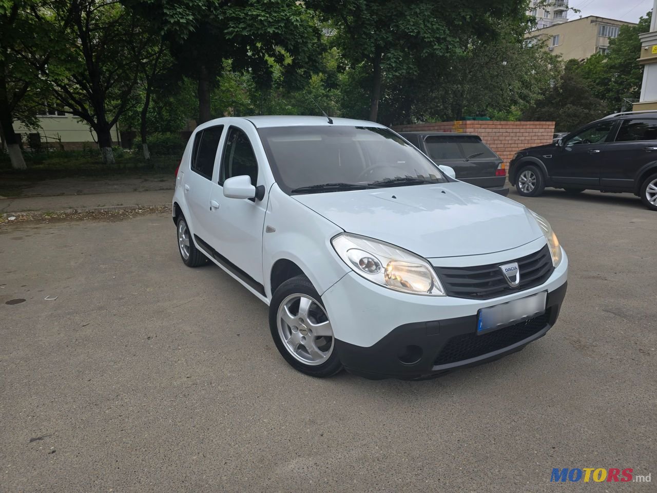 2009' Dacia Sandero photo #2