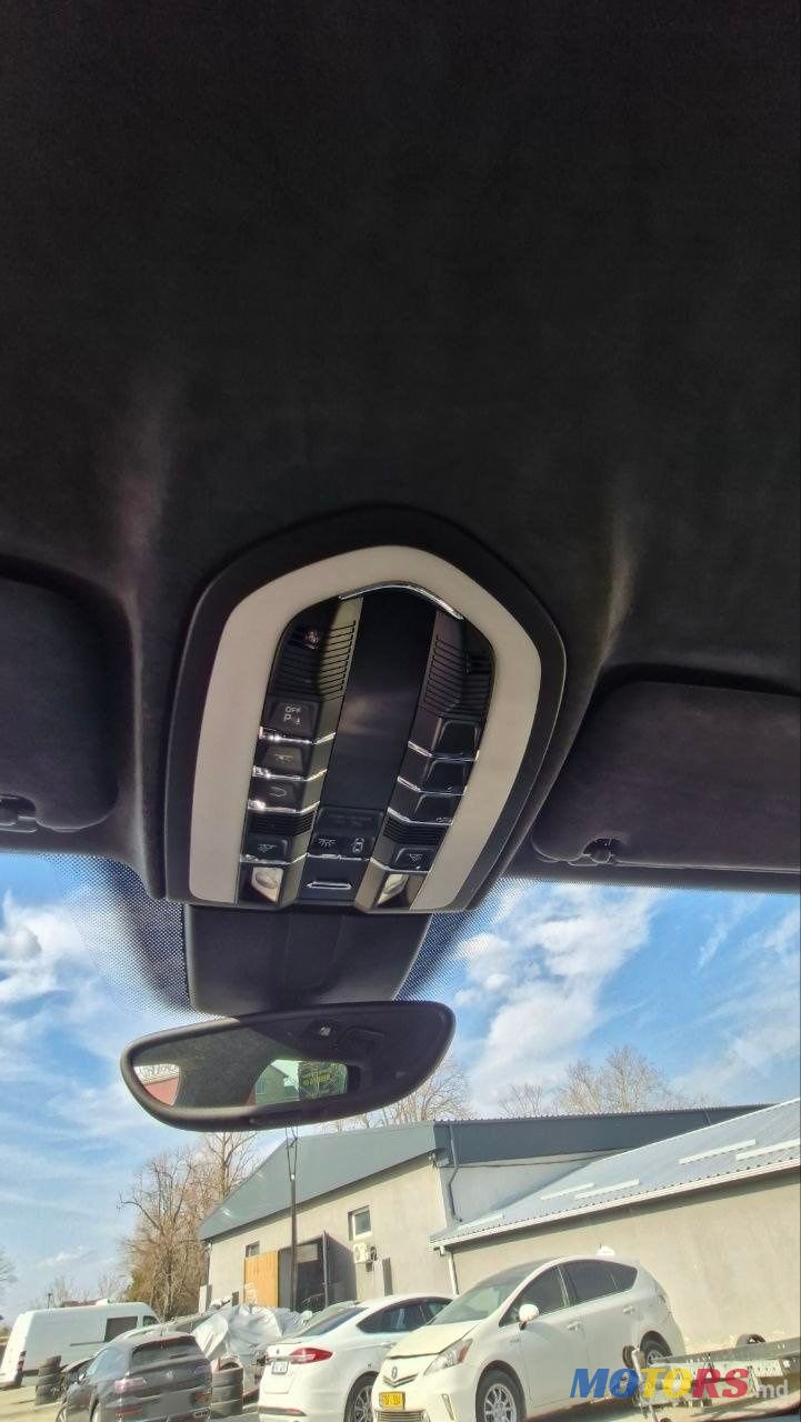 2014' Porsche Cayenne photo #6