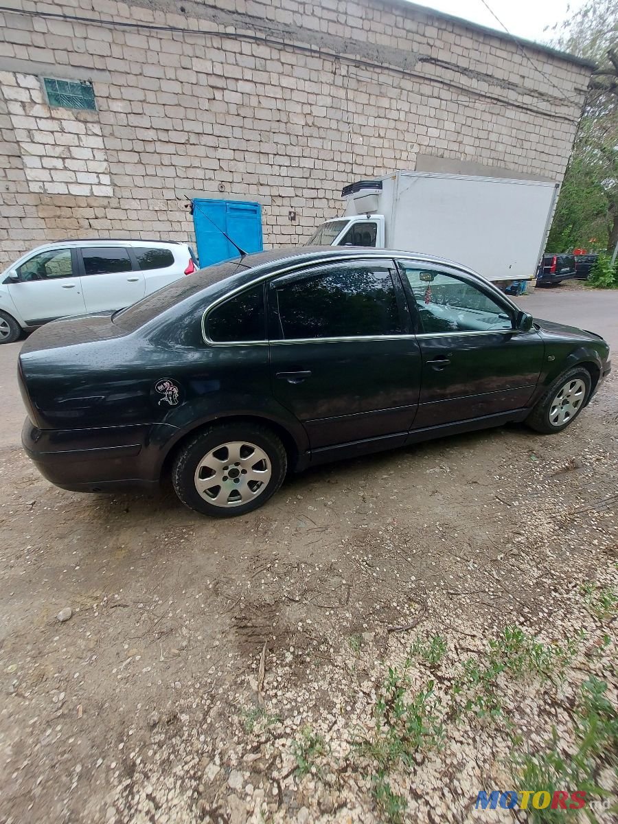 2001' Volkswagen Passat photo #6