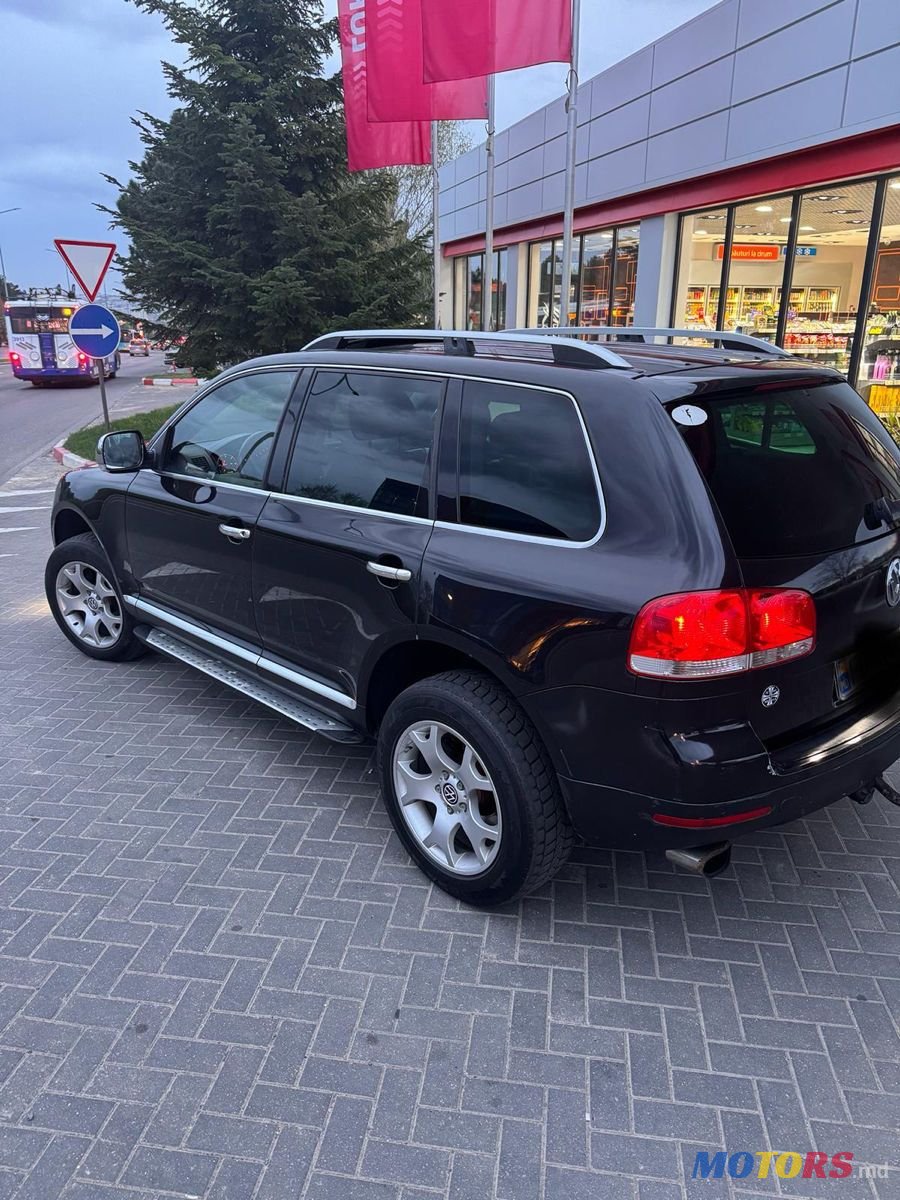 2005' Volkswagen Touareg photo #3