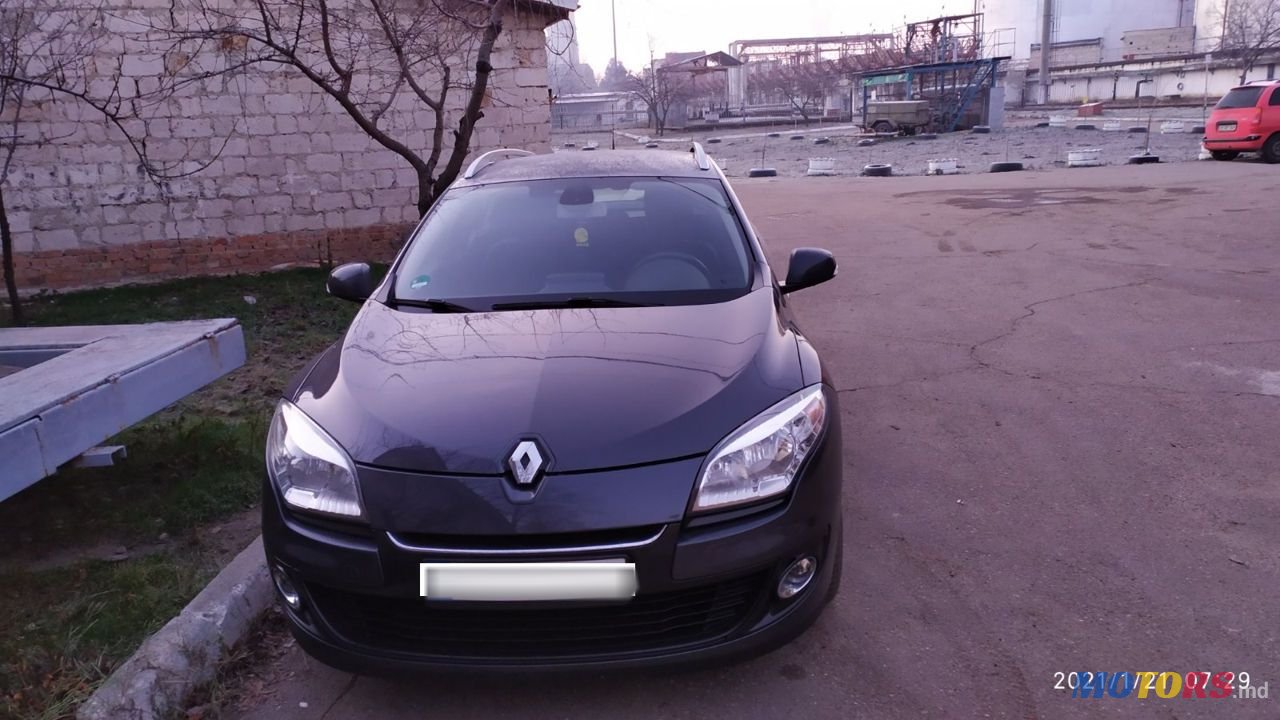 2012' Renault Megane photo #4