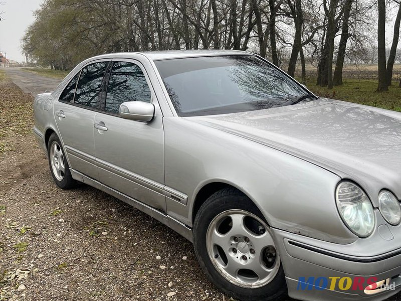 2001' Mercedes-Benz E-Class photo #3