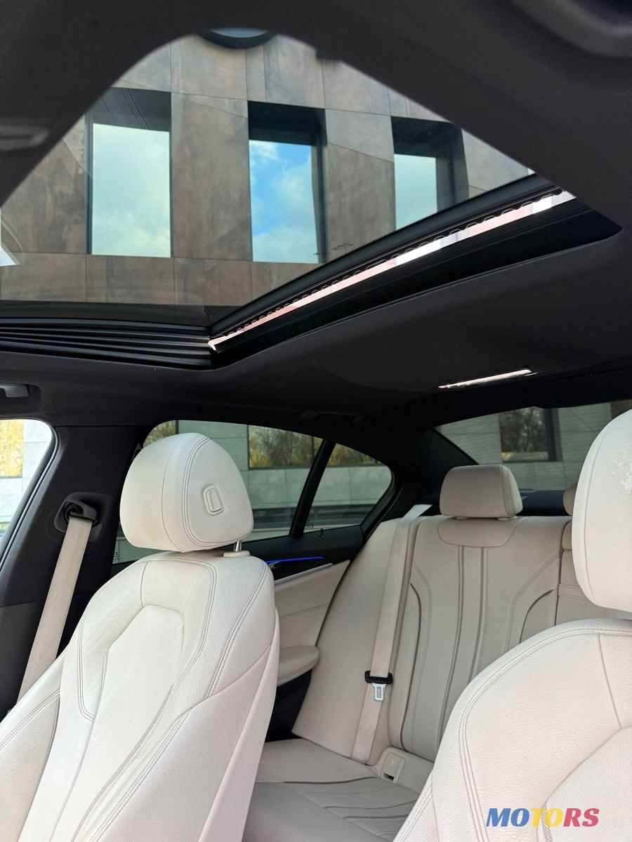 2018' BMW 5 Series photo #6