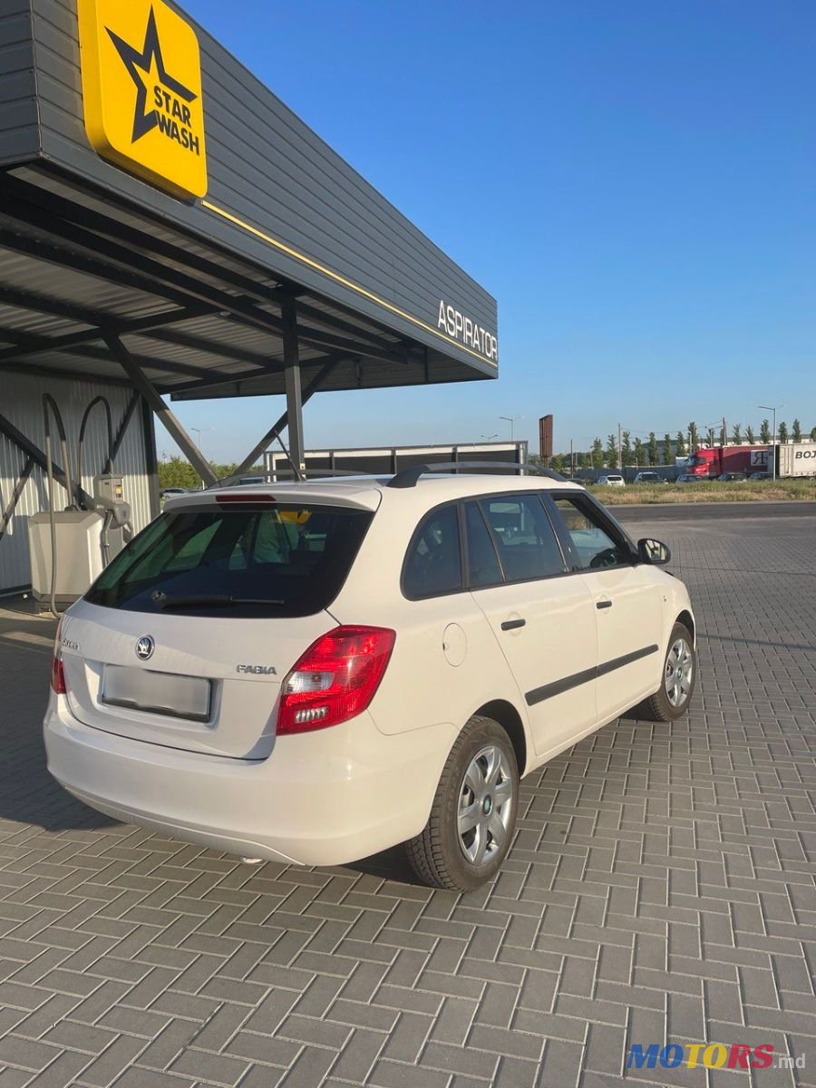 2014' Skoda Fabia photo #2