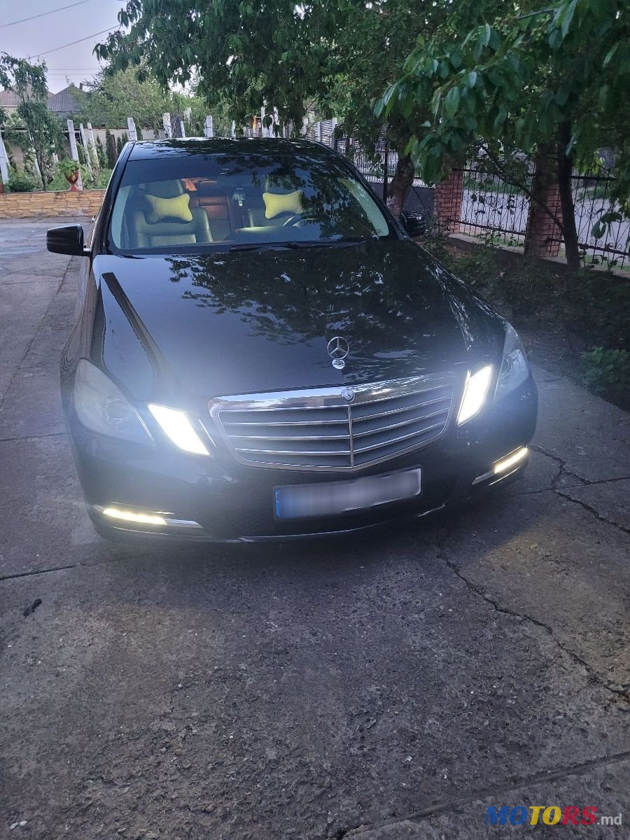 2011' Mercedes-Benz E-Class photo #3