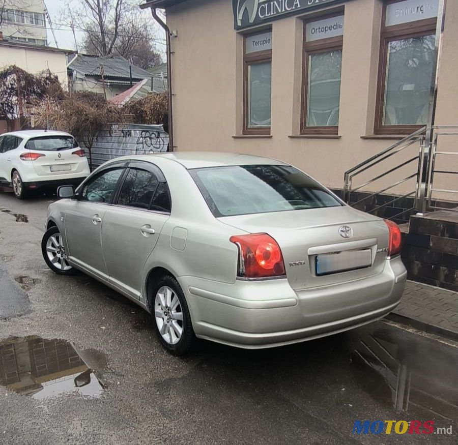 2004' Toyota Avensis photo #3