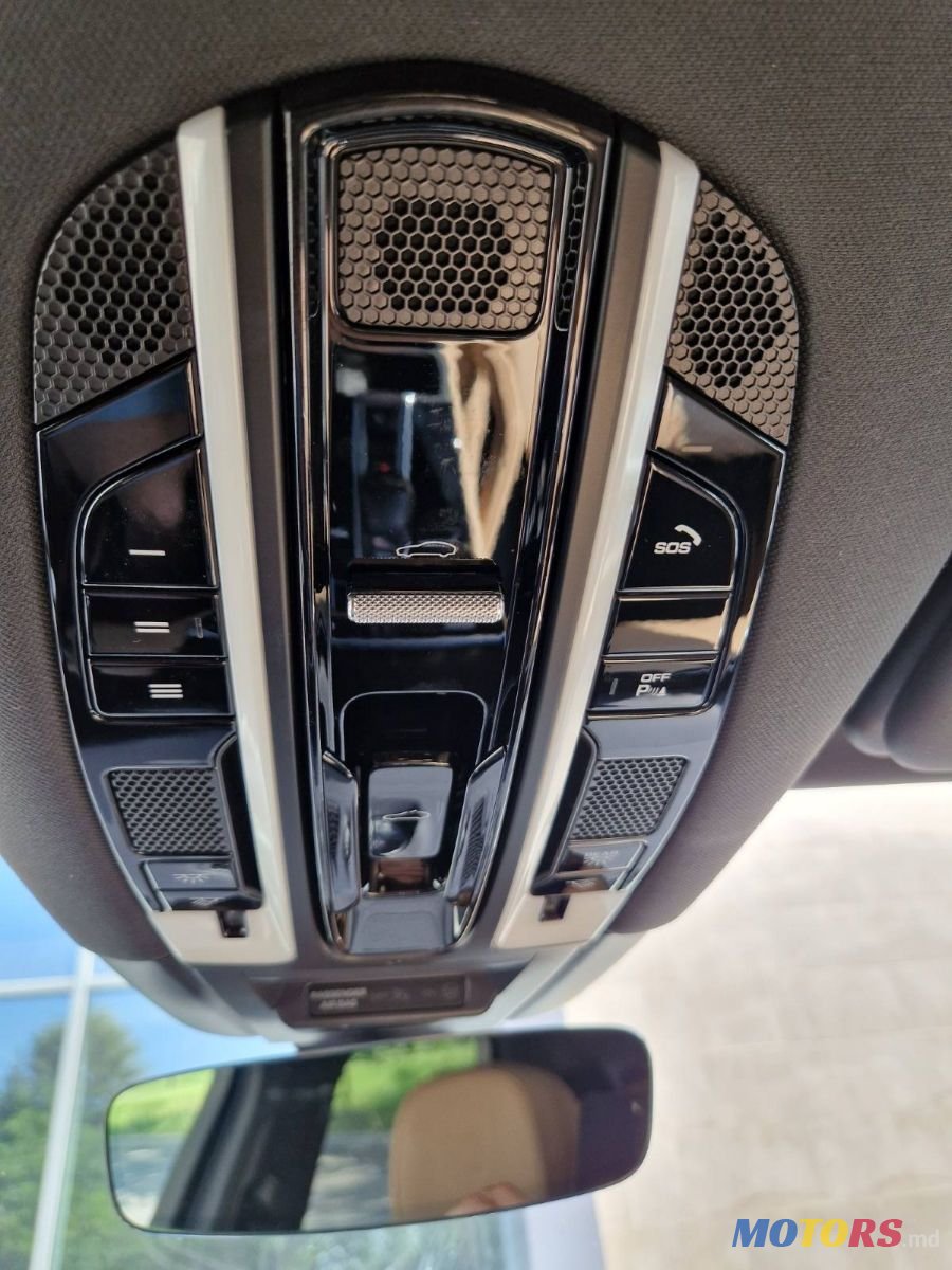 2019' Porsche Cayenne photo #5