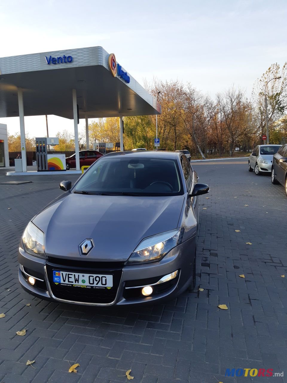 2012' Renault Laguna photo #1