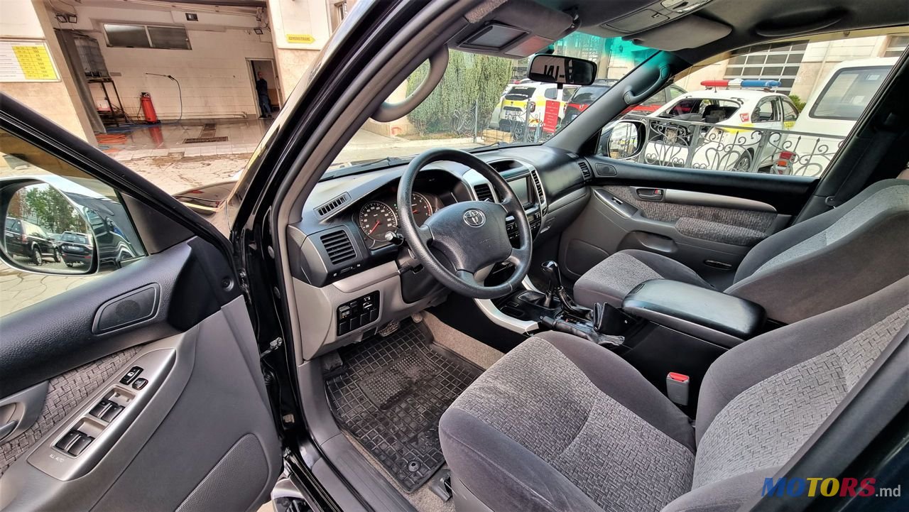 2006' Toyota Land Cruiser photo #5