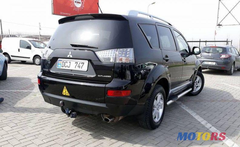 2008' Mitsubishi Outlander photo #2