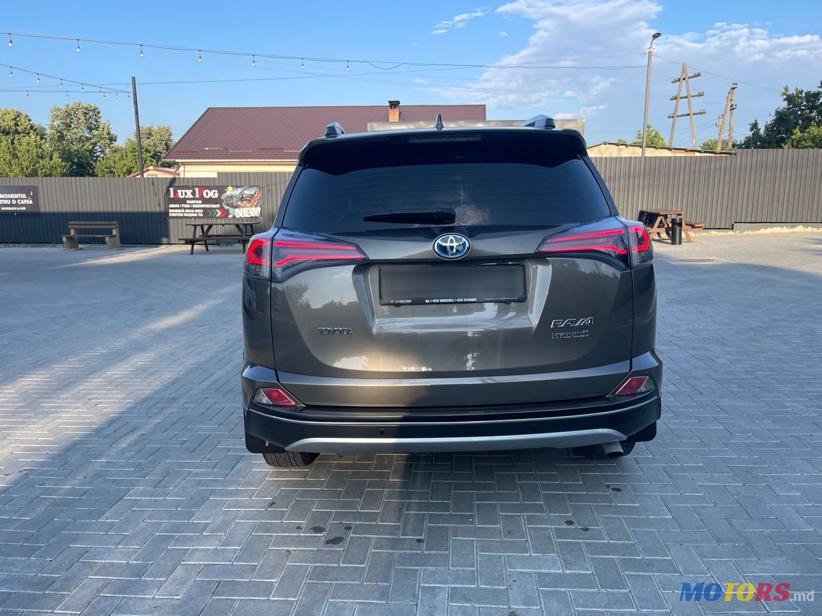 2016' Toyota RAV4 photo #3