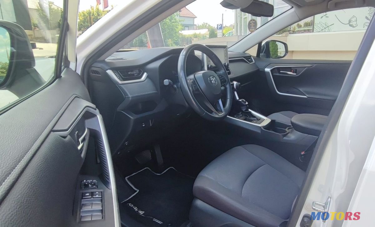 2021' Toyota RAV4 photo #6