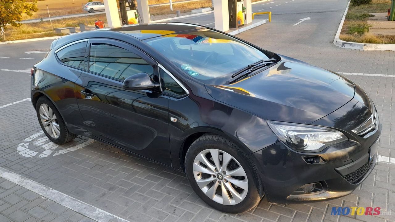 2013' Opel Astra photo #2