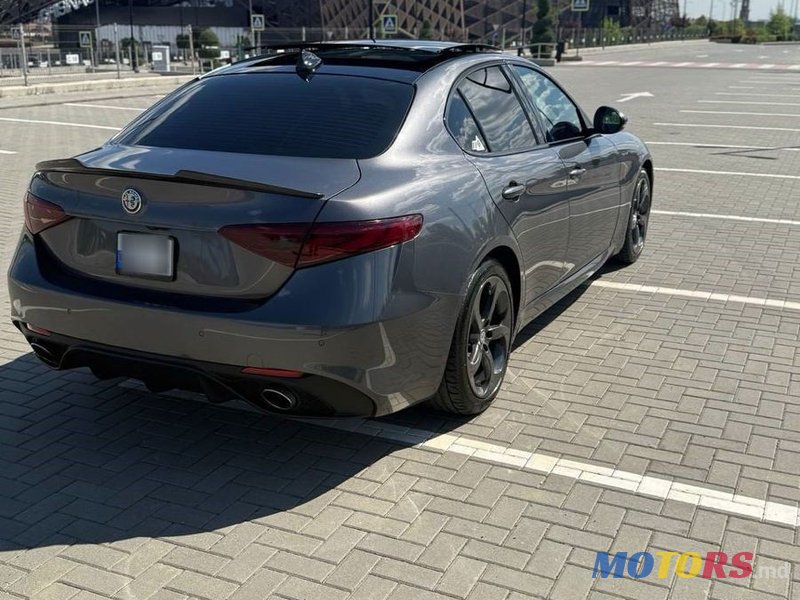 2017' Alfa Romeo Giulia photo #2