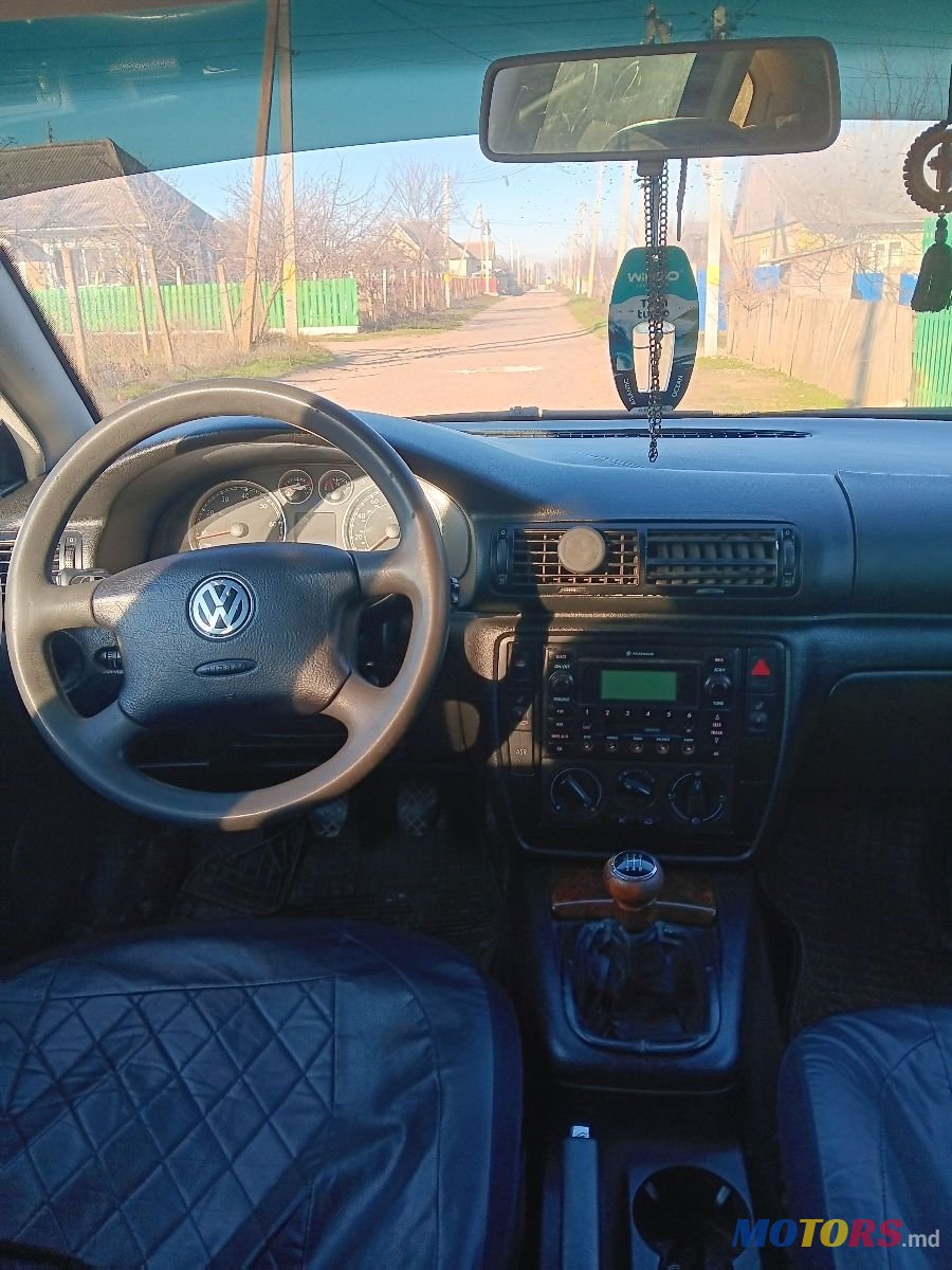 2003' Volkswagen Passat photo #5