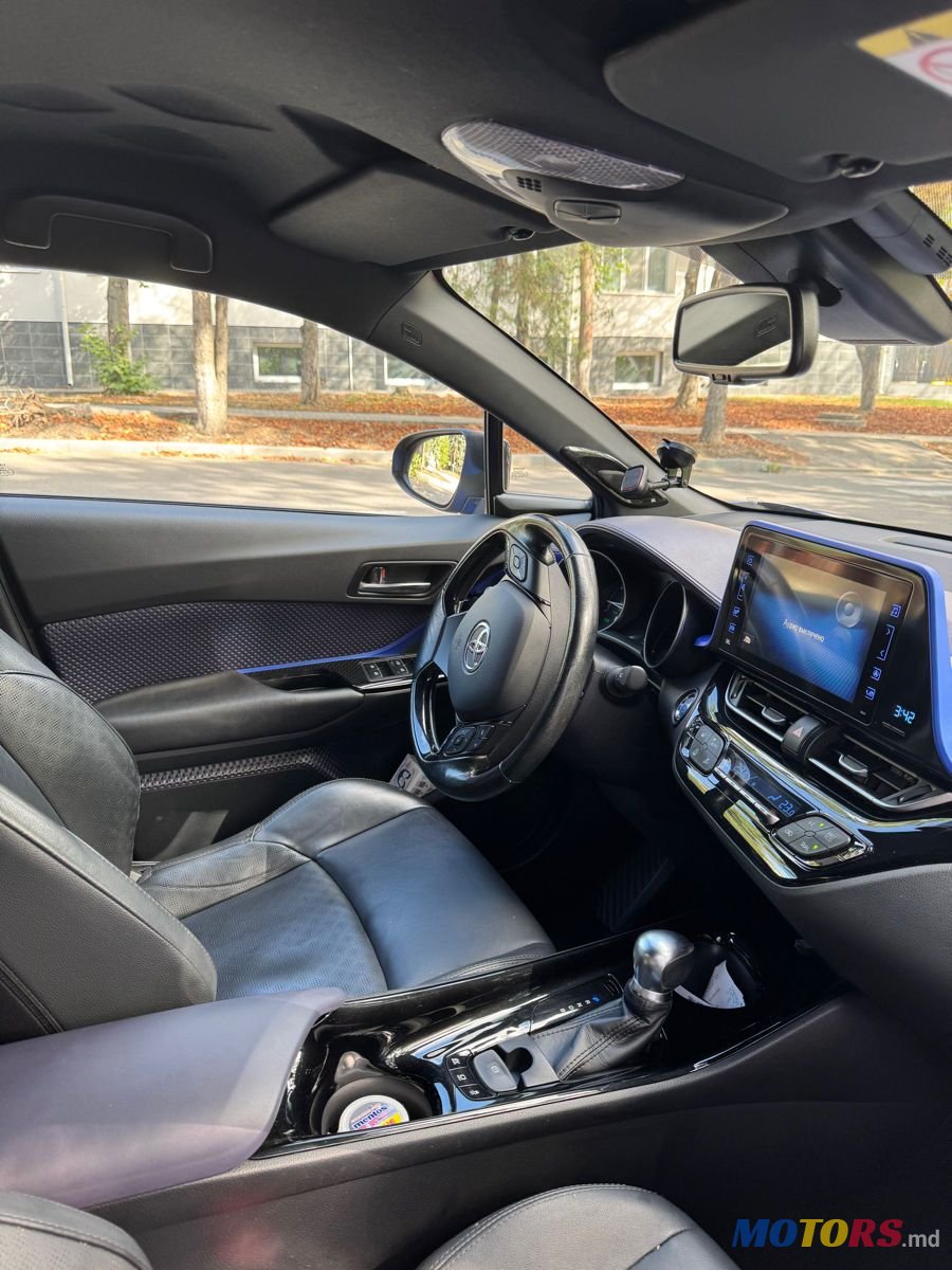2017' Toyota C-HR photo #6