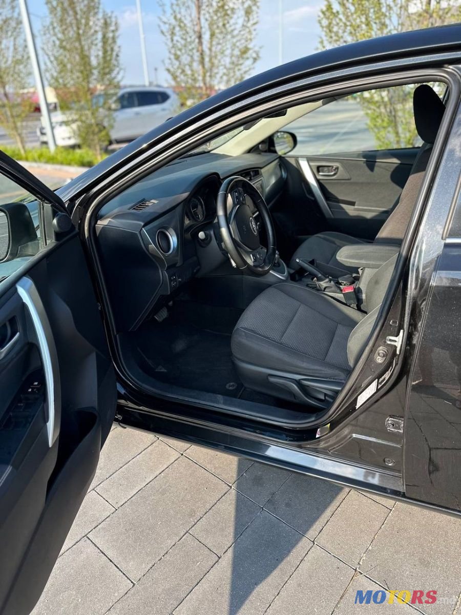 2013' Toyota Auris photo #6