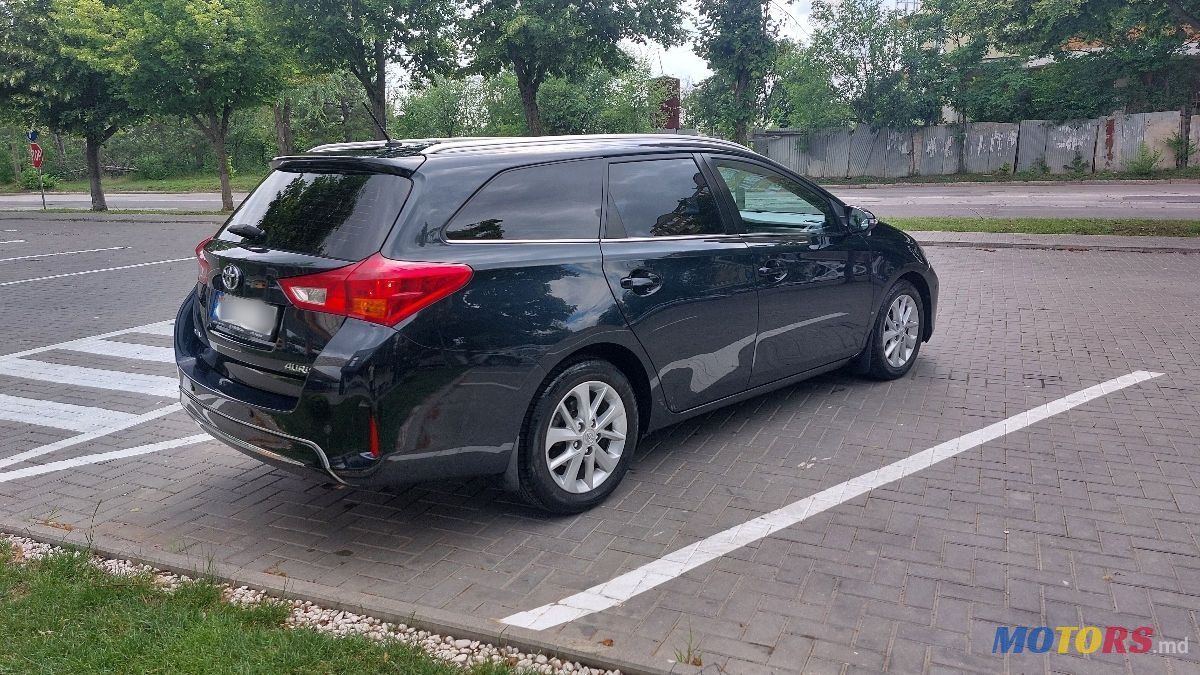 2013' Toyota Auris photo #5