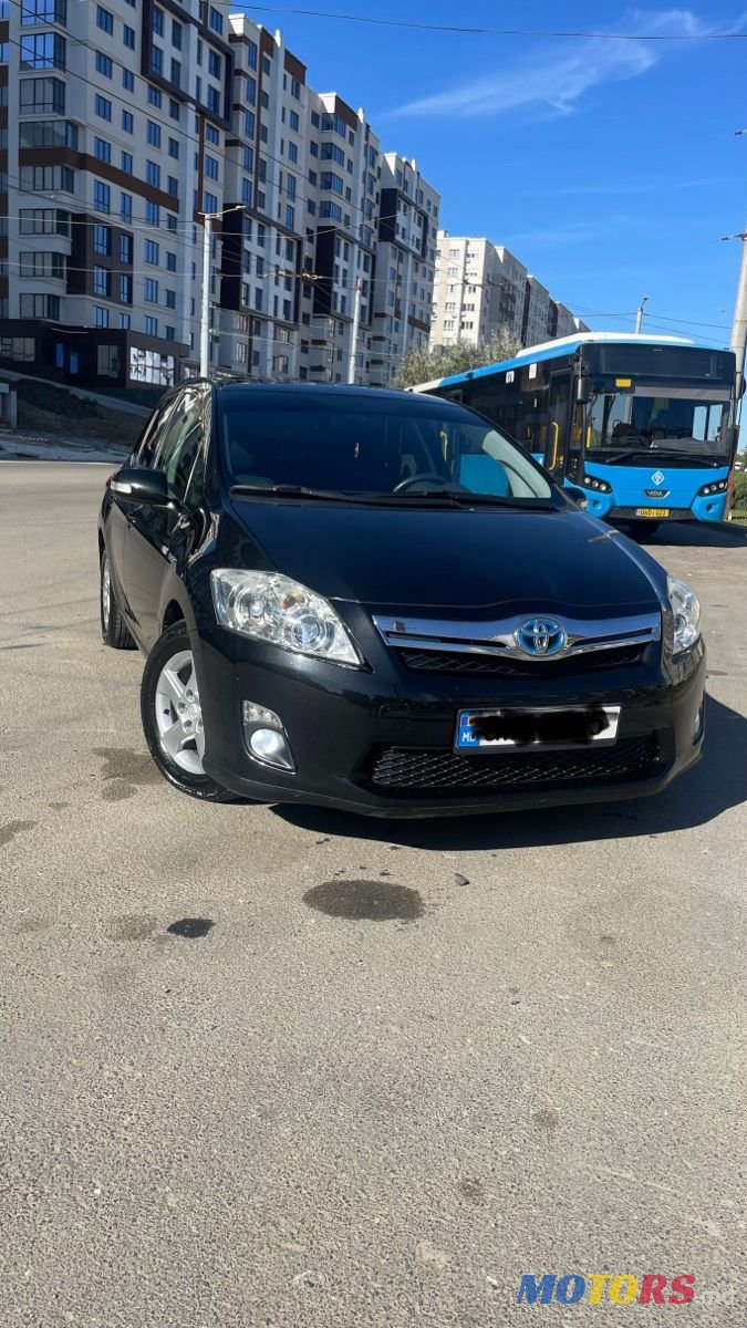 2011' Toyota Auris photo #1