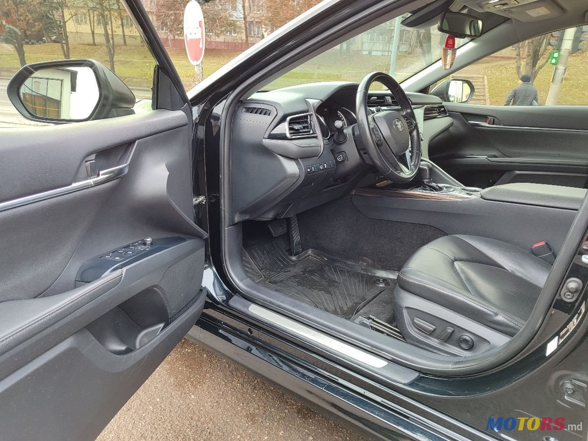 2019' Toyota Camry photo #4