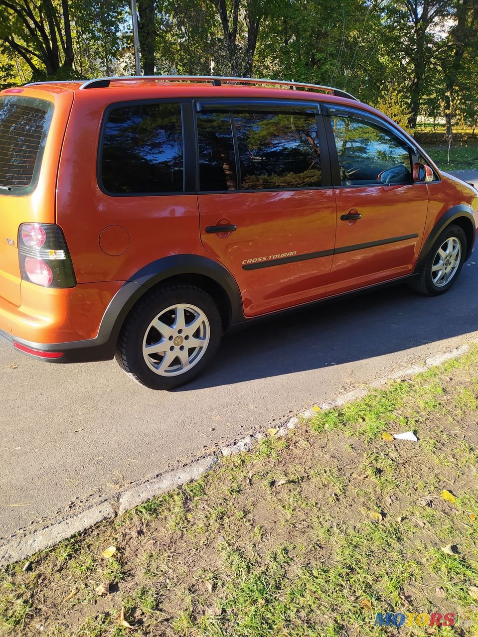 2007' Volkswagen Touran photo #3