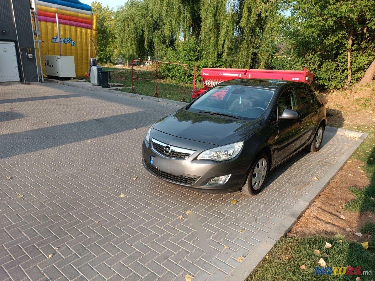 2012' Opel Astra photo #3