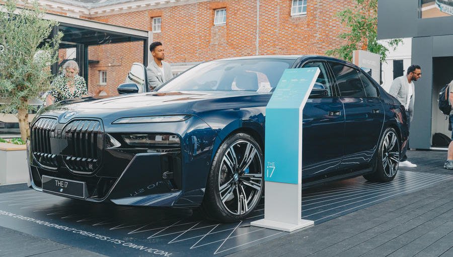 New 2022 BMW i7 is electric luxury saloon with 388-mile range