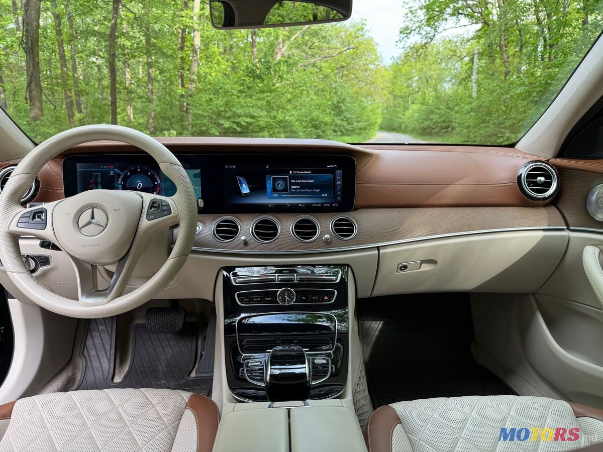 2017' Mercedes-Benz E-Class photo #6