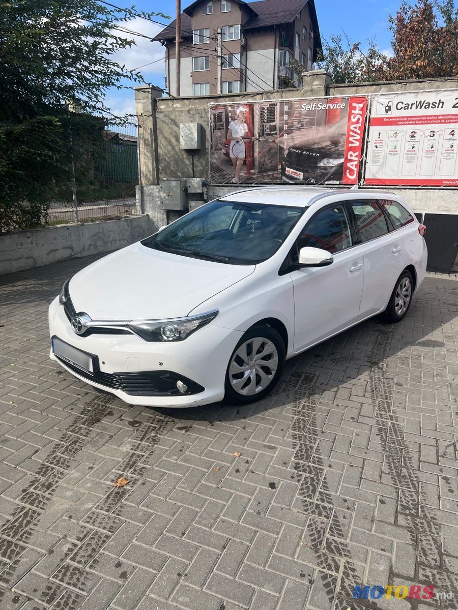 2016' Toyota Auris photo #2