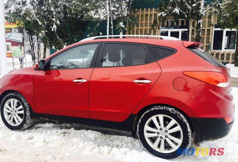 2010' Hyundai Tucson photo #3