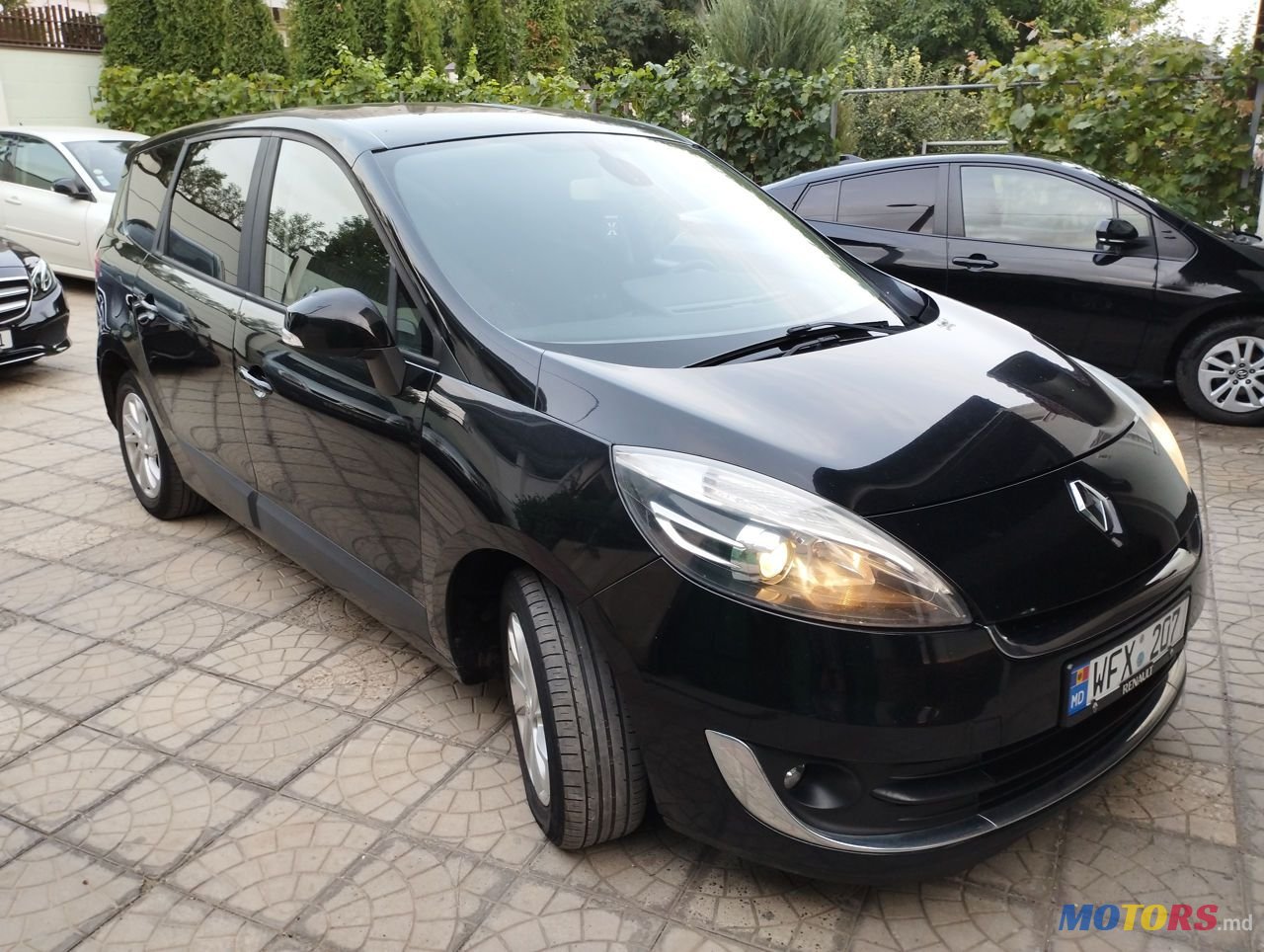 2012' Renault Grand Scenic photo #5