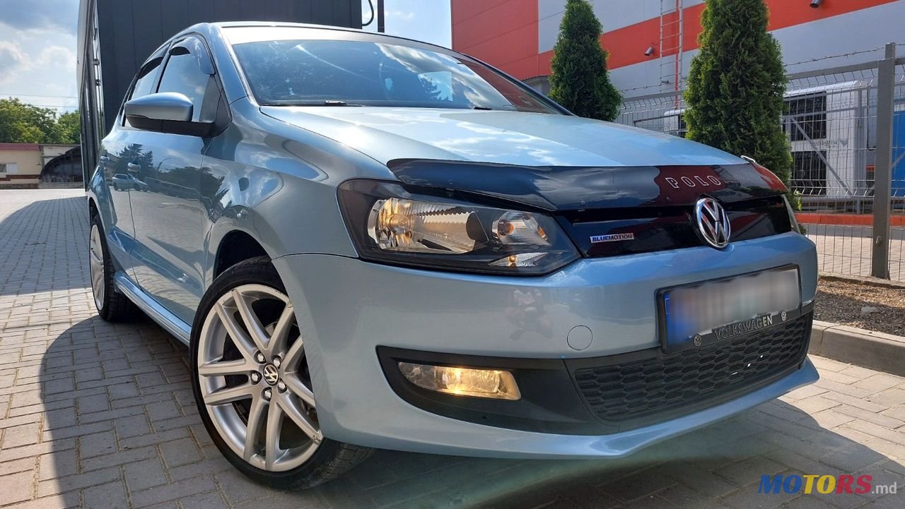 2011' Volkswagen Polo photo #1