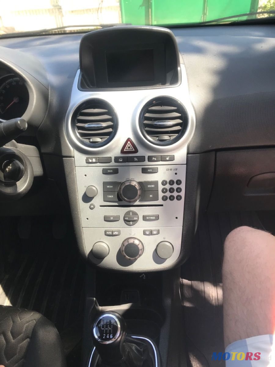 2013' Opel Corsa photo #2