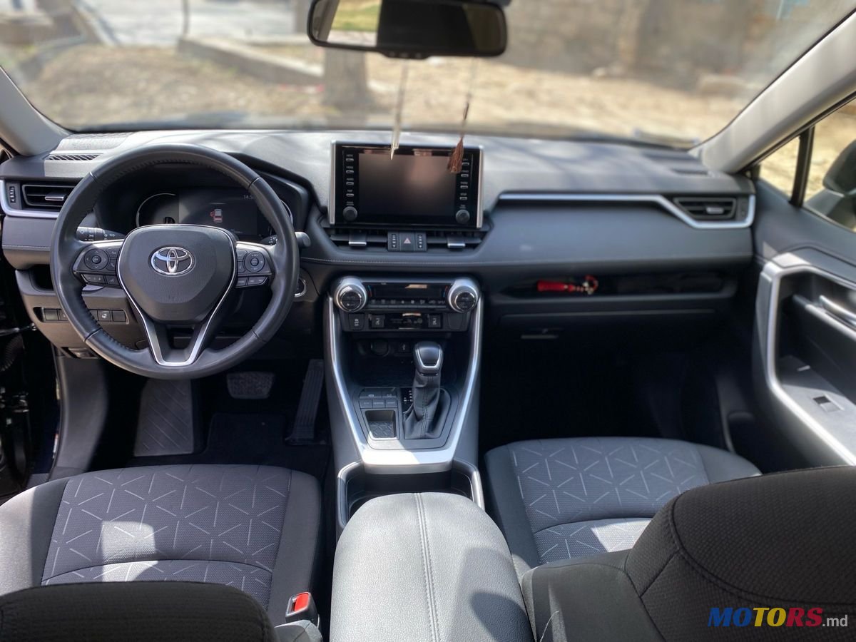 2021' Toyota RAV4 photo #3