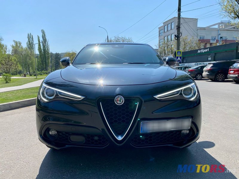 2017' Alfa Romeo Stelvio photo #2