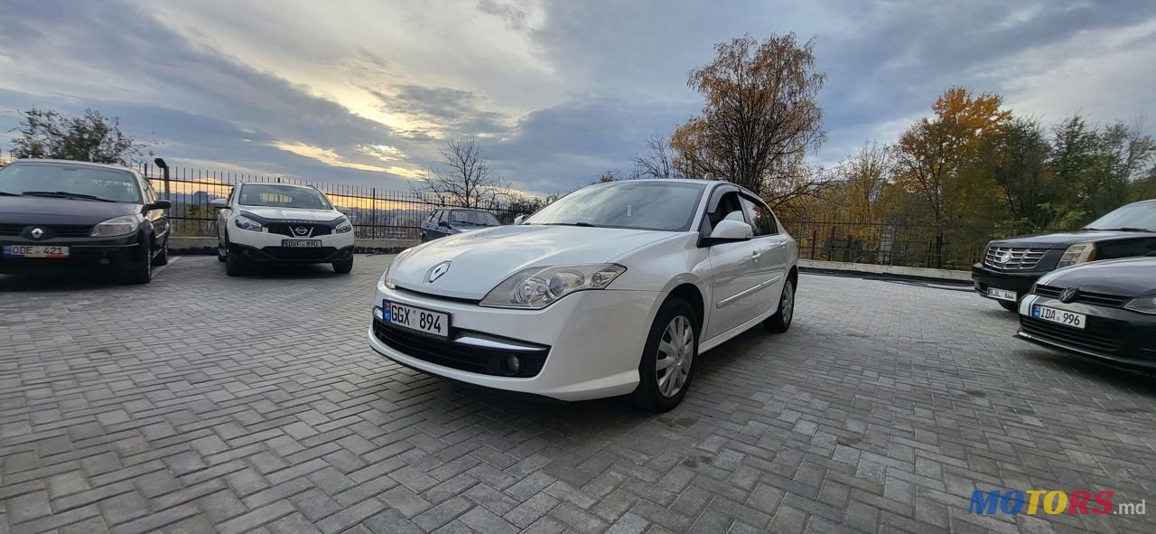 2011' Renault Laguna photo #2