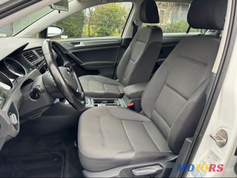 2020' Volkswagen Golf photo #4