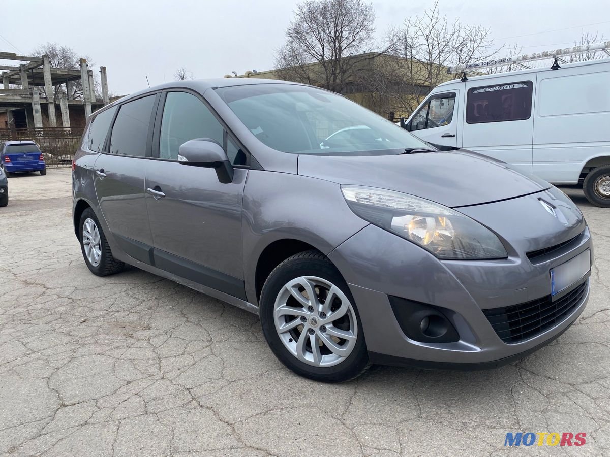 2010' Renault Grand Scenic photo #2