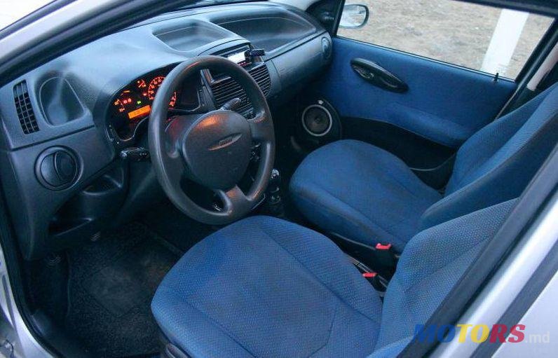 2001' Fiat Punto photo #2