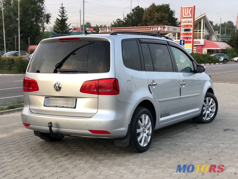 2014' Volkswagen Touran photo #2